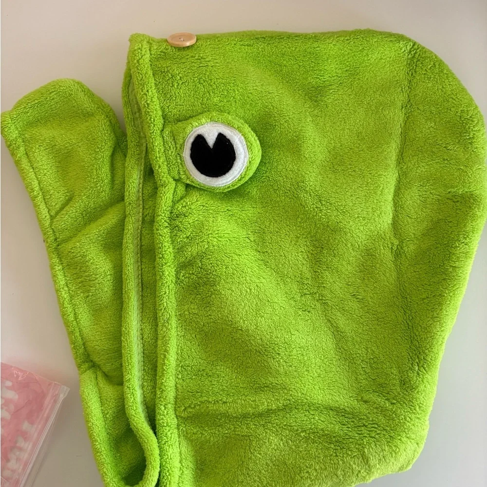 NWT Urban Outfitters Frog Hair Towel